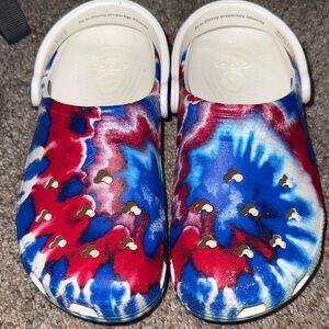 Crocs Disney W7 Red, White, & Blue